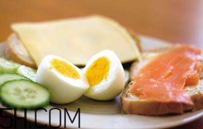 人為什么會(huì)掉發(fā)？怎么防止掉發(fā)？