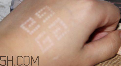 紀梵希四宮格散粉使用方法 紀梵希散粉真假對比圖 紀梵希四宮格散粉使用方法 紀梵希散粉真假對比圖