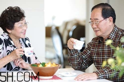 冬季老年人如何養(yǎng)生？老年人養(yǎng)生的注意事項(xiàng)是什么？