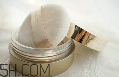 定妝粉怎么用？散粉怎么定妝？