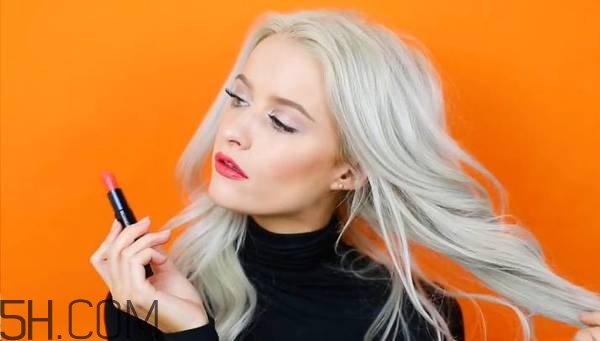 紀梵希新版禁忌之吻有哪些色號？紀梵希禁忌之吻霓虹唇膏試色