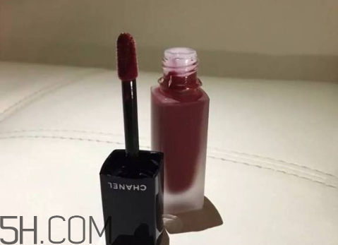 香奈兒絲絨口紅43適合黃皮嗎？香奈兒口紅哪個色最火？