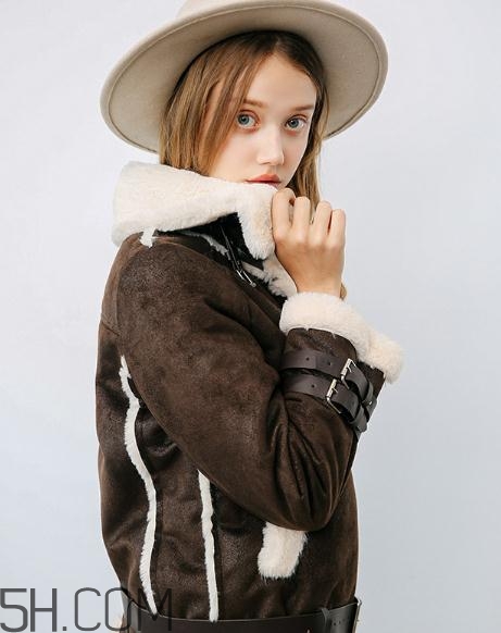 羊羔絨是什么面料？羊羔絨和海貍絨哪個(gè)好？