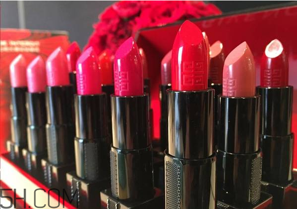 紀梵希新版禁忌之吻有哪些色號？紀梵希禁忌之吻霓虹唇膏試色