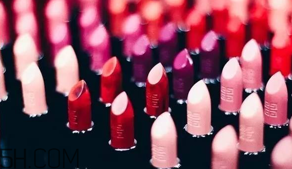 紀梵希新版禁忌之吻有哪些色號？紀梵希禁忌之吻霓虹唇膏試色