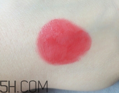 水紅色口紅適合黃皮嗎？水紅色口紅顯白嗎？