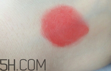 水紅色口紅適合黃皮嗎？水紅色口紅顯白嗎？
