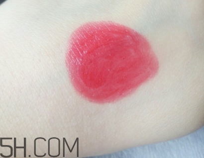 水紅色口紅適合黃皮嗎？水紅色口紅顯白嗎？