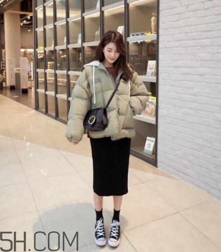 棉服配裙子好看嗎？棉衣配什么裙子好？