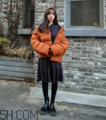 棉服配裙子好看嗎？棉衣配什么裙子好？