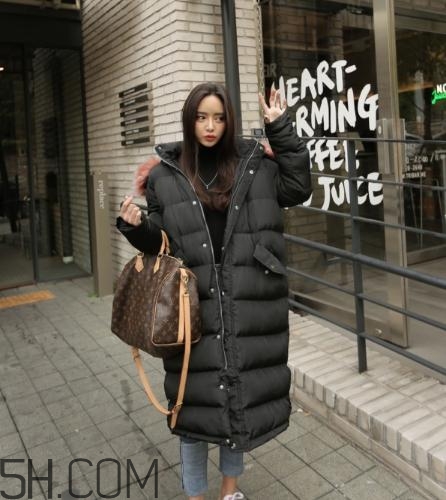 黑色面包服怎么搭配？黑色面包服搭配圖片