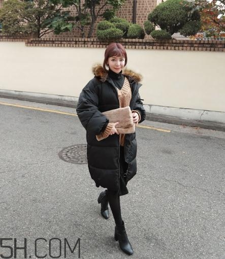 黑色面包服怎么搭配？黑色面包服搭配圖片