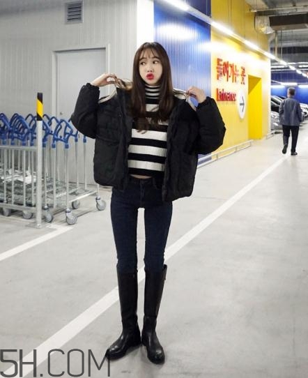 黑色面包服怎么搭配？黑色面包服搭配圖片