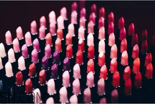 紀梵希新版禁忌之吻有哪些色號？紀梵希禁忌之吻霓虹唇膏試色