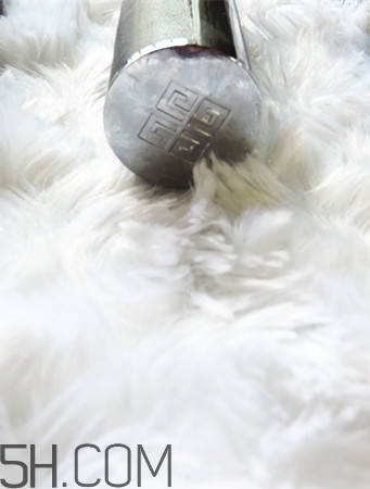 紀(jì)梵希小羊皮304是什么顏色？紀(jì)梵希小羊皮滋潤(rùn)嗎？