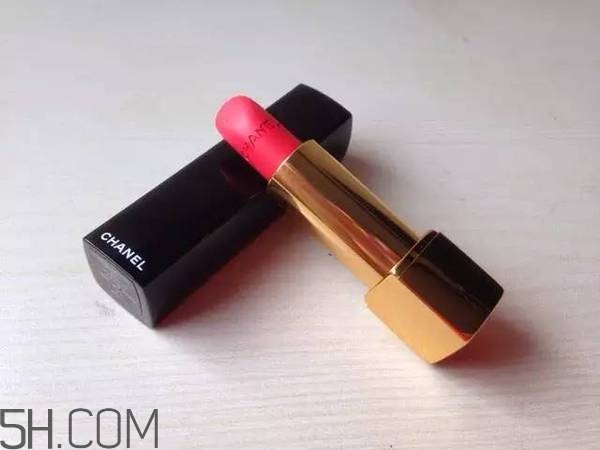 香奈兒絲絨口紅43適合黃皮嗎？香奈兒口紅哪個色最火？