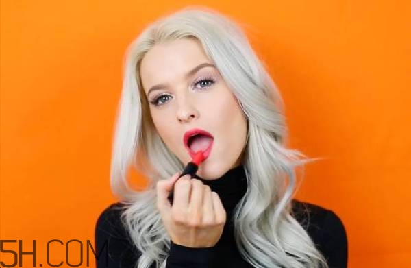 紀梵希新版禁忌之吻有哪些色號？紀梵希禁忌之吻霓虹唇膏試色