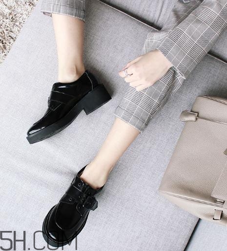 新皮鞋前面擠腳怎么辦？新鞋子磨腳后跟怎么辦？