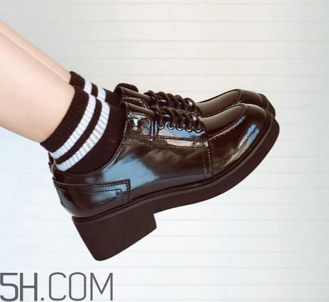 新皮鞋能放幾年？新皮鞋放久了會(huì)壞嗎？