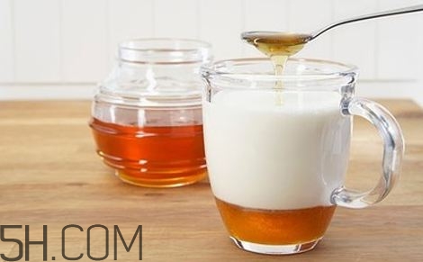 牛奶可以加蜂蜜嗎？蜂蜜加牛奶怎么樣？