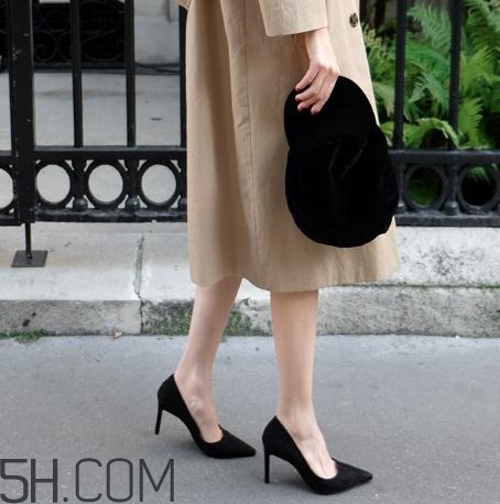 絨面鞋子油漬怎么清洗？絨面鞋子粘上油怎么辦？