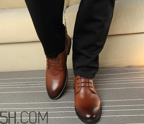 皮鞋能用烘鞋器嗎？皮鞋可以用吹風(fēng)機(jī)吹嗎？