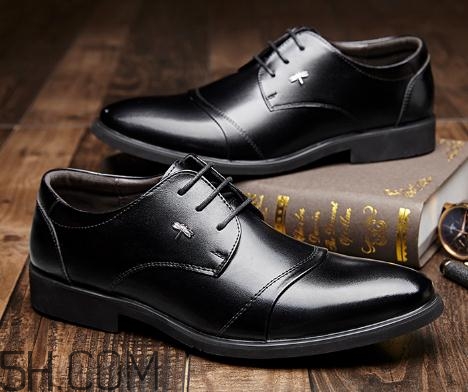 皮鞋會(huì)越穿越大嗎？皮鞋買小了怎么撐大？