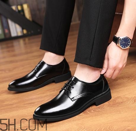 皮鞋被雨水泡了怎么辦？皮鞋被水泡后怎么處理？