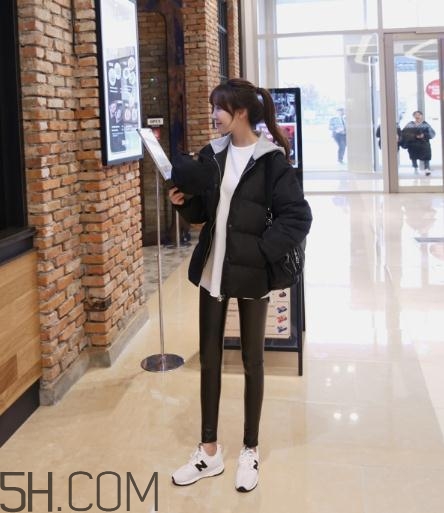 黑色棉襖配什么褲子？黑色棉服搭配褲子圖片