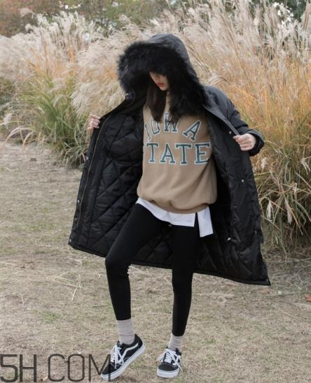 黑色棉襖配什么褲子？黑色棉服搭配褲子圖片