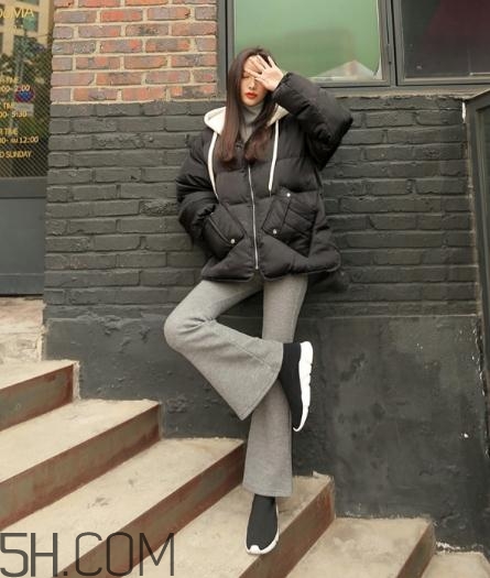 黑色棉襖配什么褲子？黑色棉服搭配褲子圖片