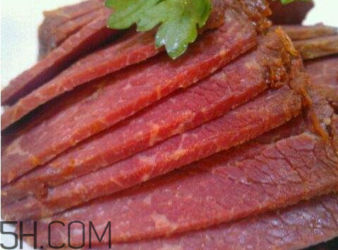 鹵牛肉為什么顏色發(fā)綠 鹵牛肉發(fā)綠光能吃嗎 鹵牛肉為什么顏色發(fā)綠 鹵牛肉發(fā)綠光能吃嗎