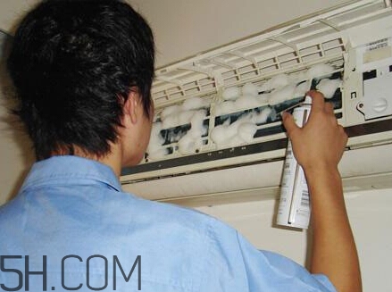 冬天空調開多少度比較適合嬰兒？嬰兒發(fā)燒可以開空調嗎？