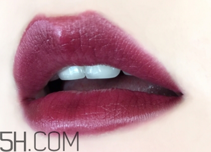 burberry牛血色適合黃皮嗎？burberry巴寶莉牛血色多少錢