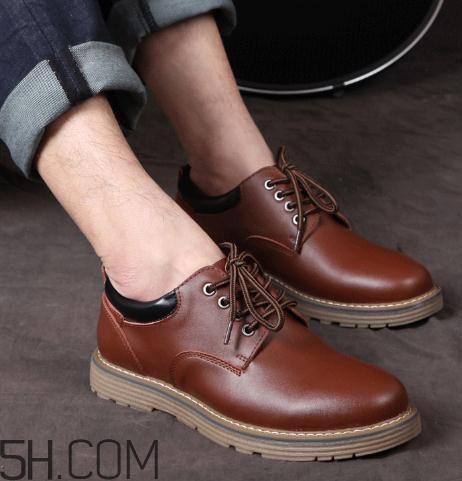 皮鞋可以在太陽下曬嗎？皮鞋曬黃了怎么辦？