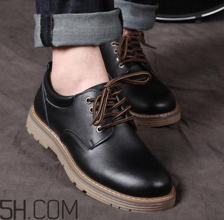 皮鞋可以在太陽下曬嗎？皮鞋曬黃了怎么辦？