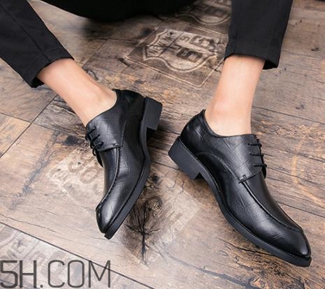 皮鞋曬過(guò)后變硬怎么辦？皮鞋曬掉色了怎么辦？