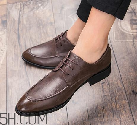 皮鞋曬過(guò)后變硬怎么辦？皮鞋曬掉色了怎么辦？