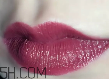 burberry口紅97和93哪個好看？burberry巴寶莉97和93對比