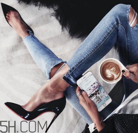 高跟鞋能帶上飛機(jī)嗎？高跟鞋能過(guò)安檢嗎？