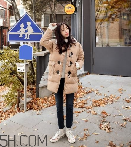 米色羽絨服怎么搭配？米色羽絨服搭配圖片