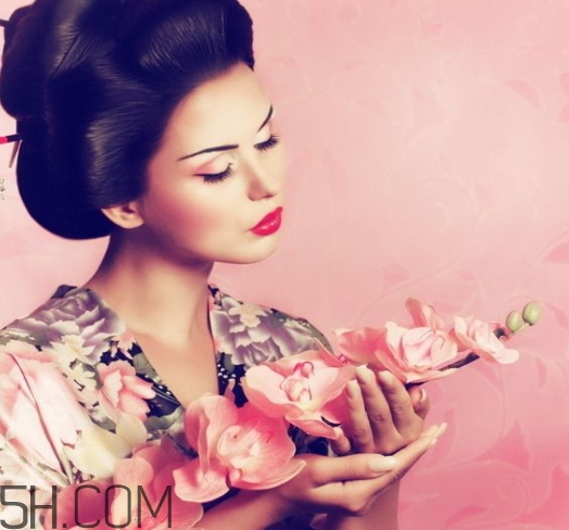 手大拇指下面肌肉疼是怎么回事？拇指下面肌肉疼怎么辦？