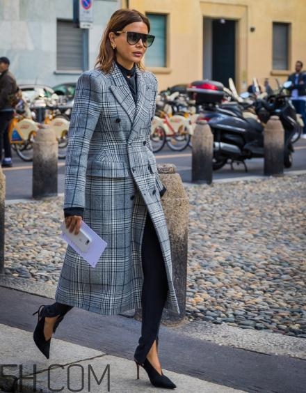 灰色格子大衣怎么搭配？灰色格子大衣搭配圖片