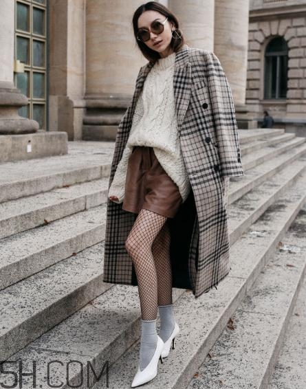 棕色格子大衣怎么搭配？棕色格子大衣搭配圖片