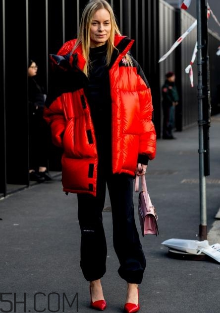 冬天運(yùn)動(dòng)褲配什么鞋子？冬天穿運(yùn)動(dòng)褲怎樣搭配鞋子？