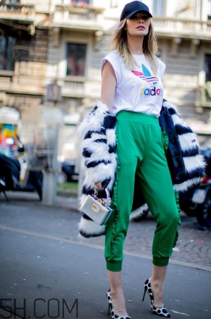 冬天運(yùn)動(dòng)褲配什么鞋子？冬天穿運(yùn)動(dòng)褲怎樣搭配鞋子？