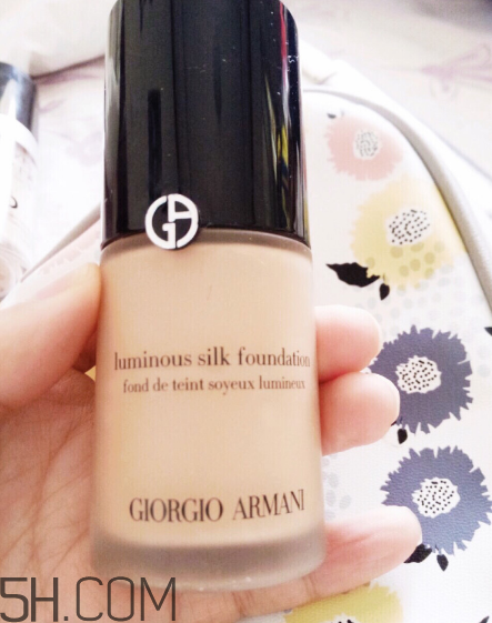 阿瑪尼絲質(zhì)亮麗粉底液好用嗎？阿瑪尼絲質(zhì)亮麗粉底液多少錢(qián)？