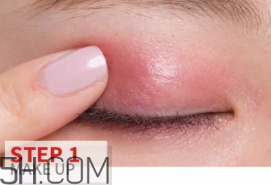 玫紅色口紅配什么眼影？玫紅色口紅眼影顏色搭配