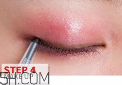 玫紅色口紅配什么眼影？玫紅色口紅眼影顏色搭配