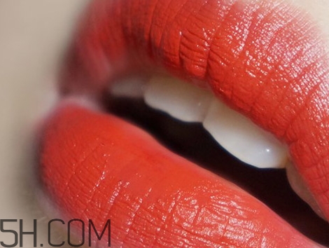 橘紅色口紅適合什么膚色？橘紅色口紅適合黃皮膚嗎？